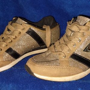 Beautiful guess women's shoes.